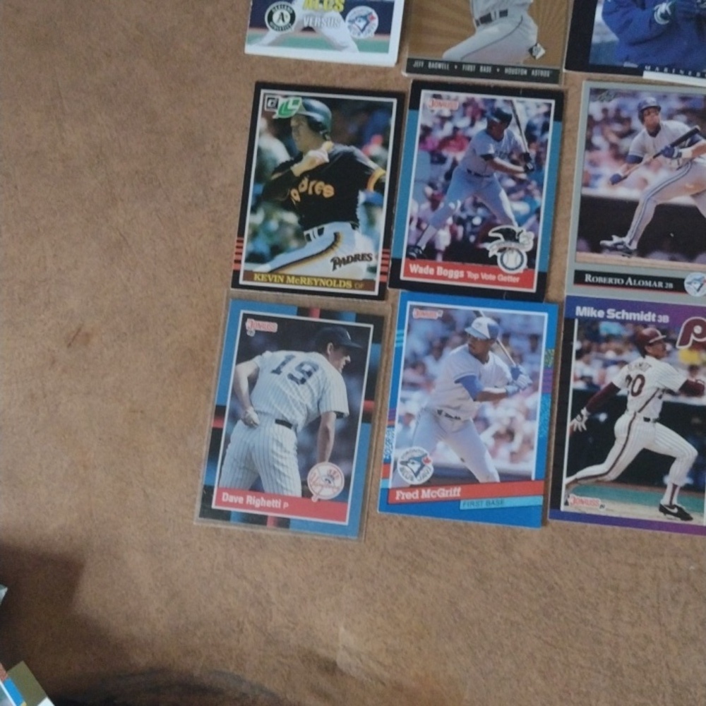 Assorted Baseball Trading Cards Collection - Picture 6 of 7